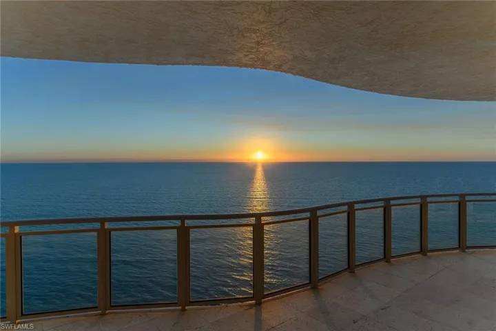 8231 Bay Colony Dr 2004, Naples, Florida 34108