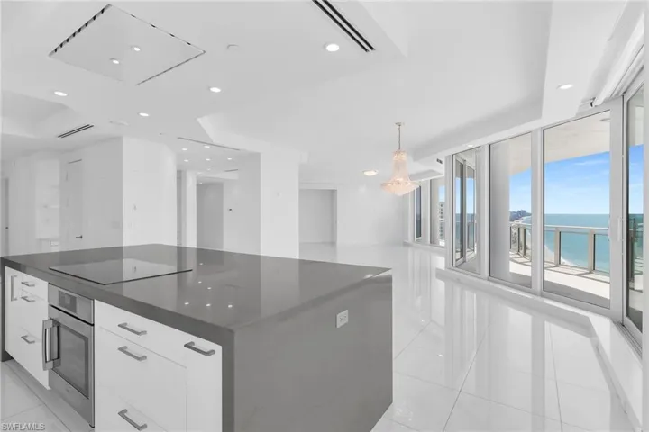 8231 Bay Colony Dr 2004, Naples, Florida 34108