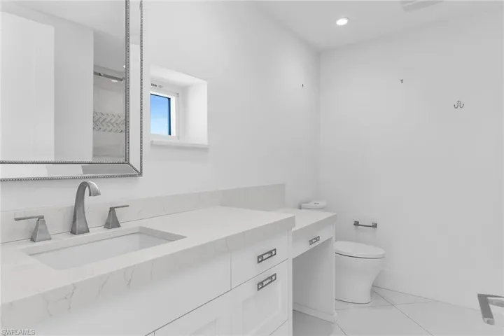 8231 Bay Colony Dr 2004, Naples, Florida 34108