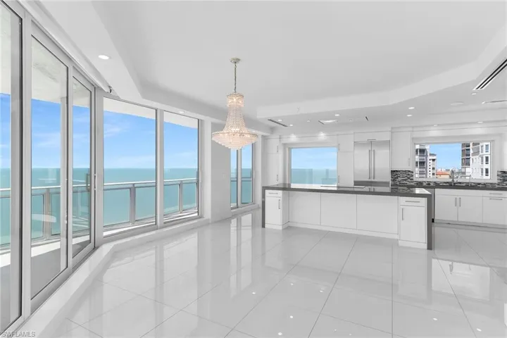 8231 Bay Colony Dr 2004, Naples, Florida 34108