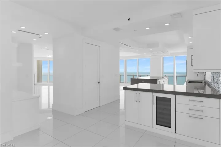 8231 Bay Colony Dr 2004, Naples, Florida 34108