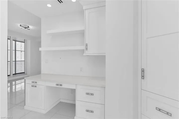 8231 Bay Colony Dr 2004, Naples, Florida 34108