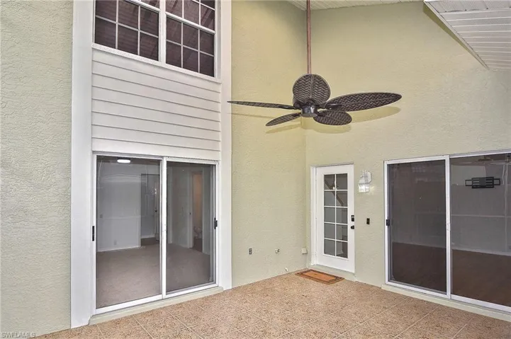 Unfurnished sunroom with lofted ceiling and ceiling fan