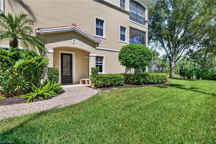 2638 Bolero Dr 401, Naples, Florida 34109