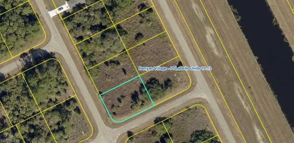Adjacent corner lot (1118 Silverfish Dr) available for sale as well