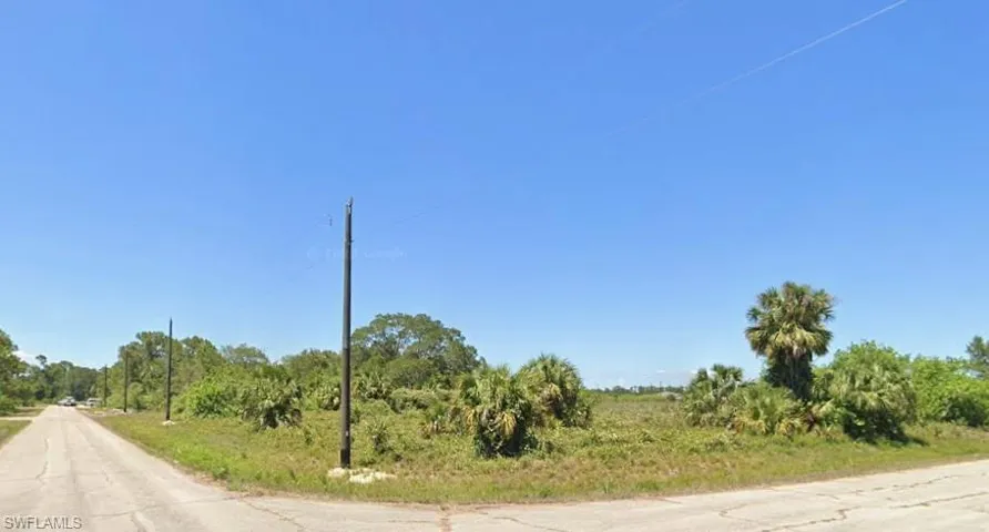 Corner oversize lot