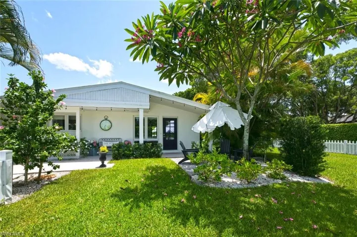 1216 10th St N, Naples, Florida 34102
