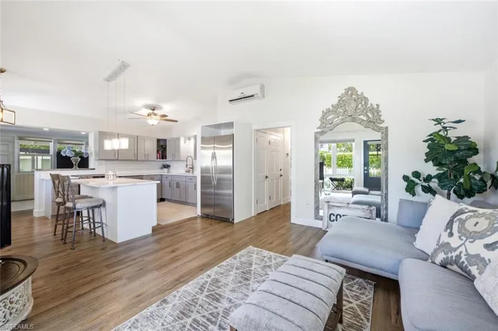 1216 10th St N, Naples, Florida 34102