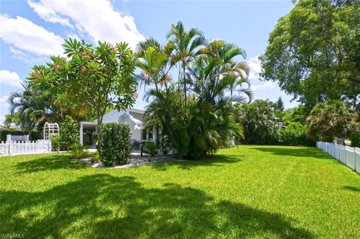 1216 10th St N, Naples, Florida 34102