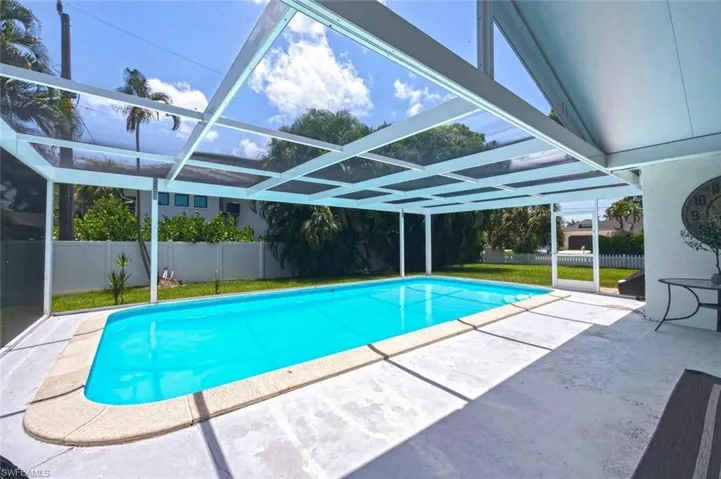 1216 10th St N, Naples, Florida 34102