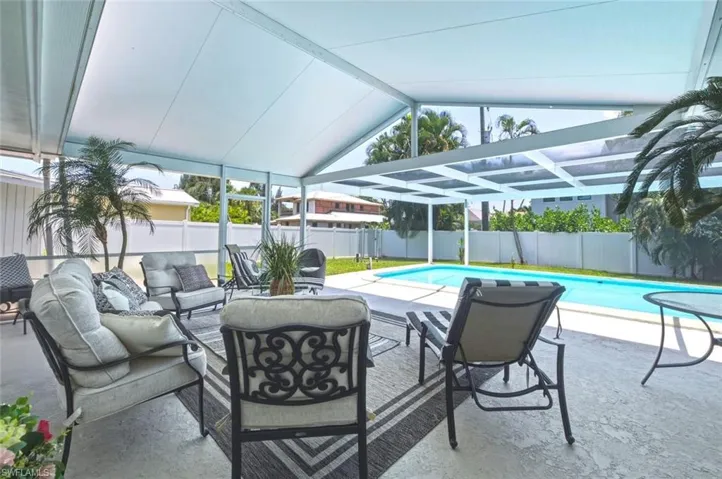 1216 10th St N, Naples, Florida 34102