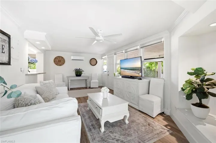 1216 10th St N, Naples, Florida 34102
