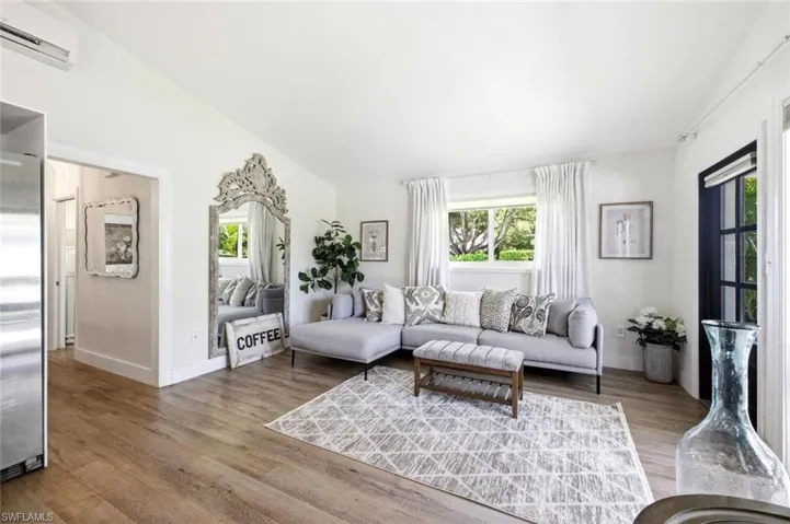 1216 10th St N, Naples, Florida 34102