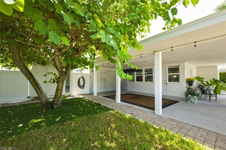 1216 10th St N, Naples, Florida 34102