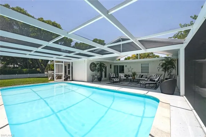 1216 10th St N, Naples, Florida 34102