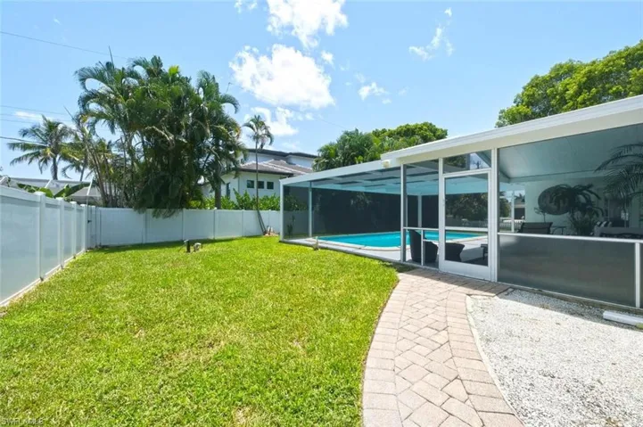 1216 10th St N, Naples, Florida 34102
