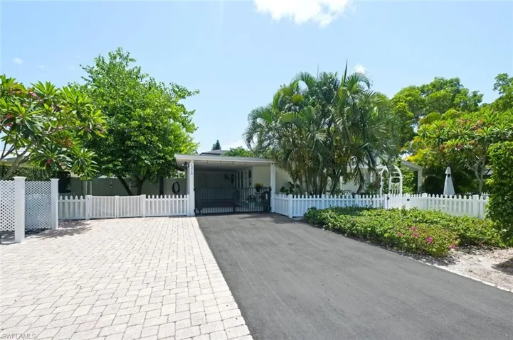 1216 10th St N, Naples, Florida 34102
