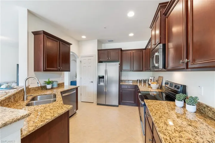 10361 Glastonbury Cir 101, Fort Myers, Florida 33913