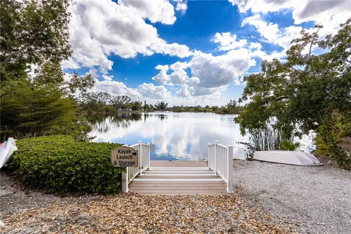 Kayak, Paddle board, boat launch area right in your backyard...paddle your way to Lakes Park!