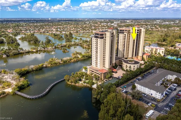 Riva Del Lago, best kept secret looking right into Lakes Park and all its wildlife beauty!