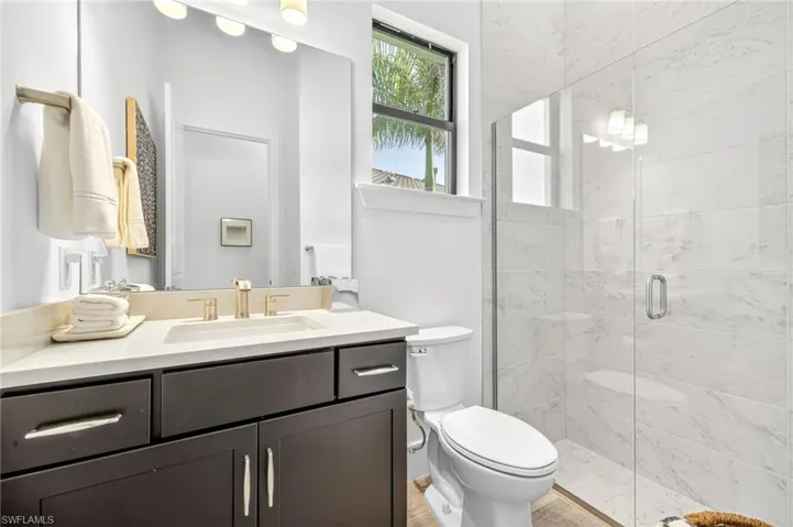 Guest bathroom 1