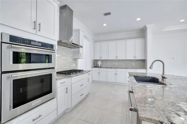 Natural Gas Cooking in the Modern Island Kitchen