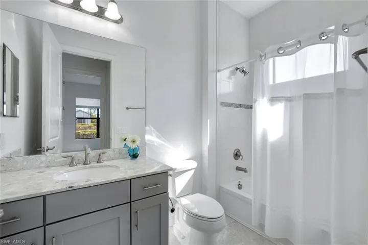 Bath with Tub/Shower