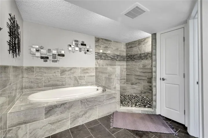 296  Winners  CIR, Naples, FL 34112