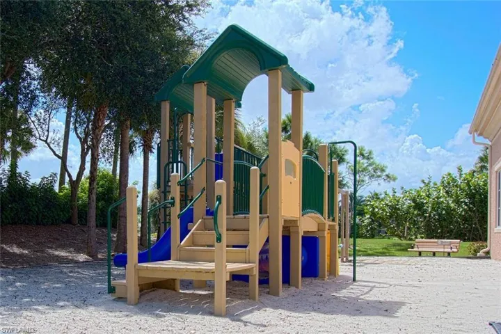 1840  Les Chateaux  BLVD, Naples, FL 34109