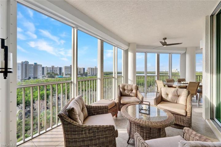 Wrap-around Lanai