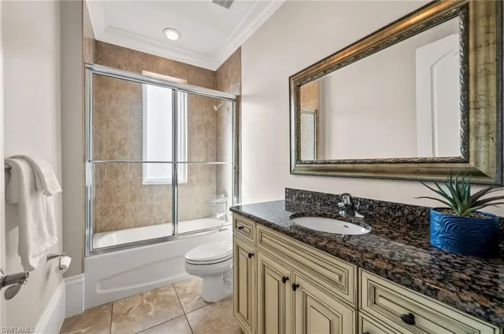 Ensuite Bathroom, attached to BR 2