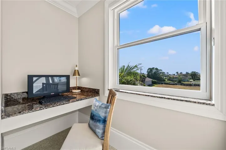 Office / flex space