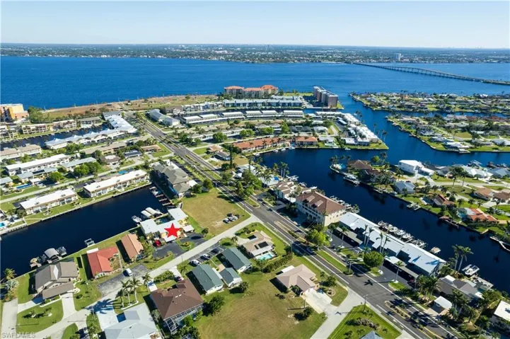 ENJOY SEAMLESS ACCESS to RIVER & GULF RIGHT from YOUR BACK PATIO!