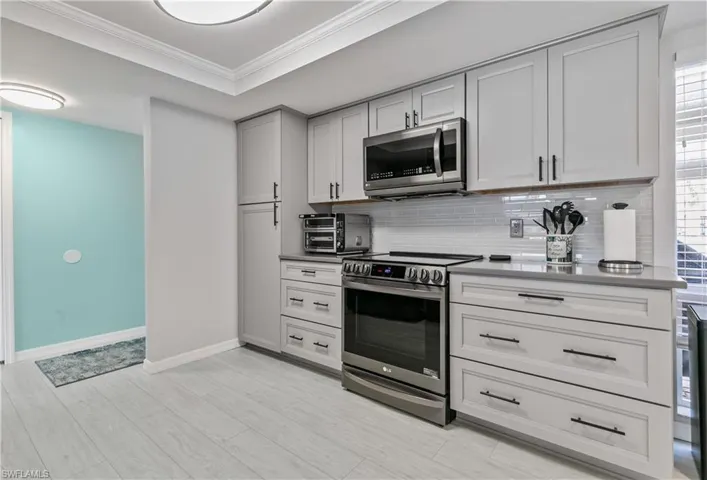 NEWER TOP-TIER stainless steel APPLIANCES