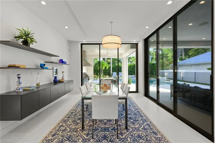 376 1st Ave N, Naples, Florida 34102
