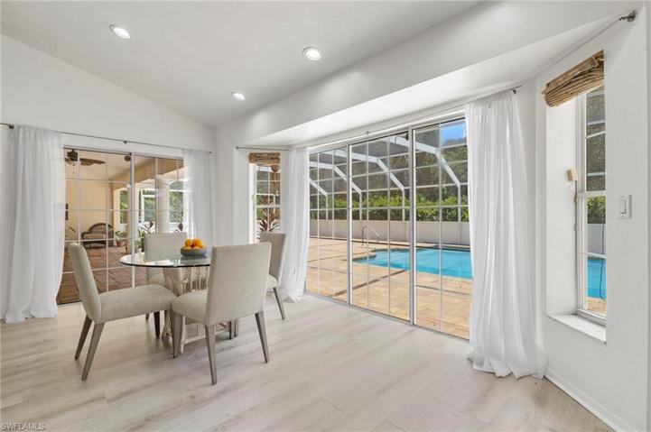 Breakfast area with Lanai Access
