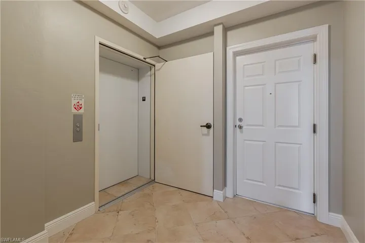 2745  1st  ST, Fort Myers, FL 33916