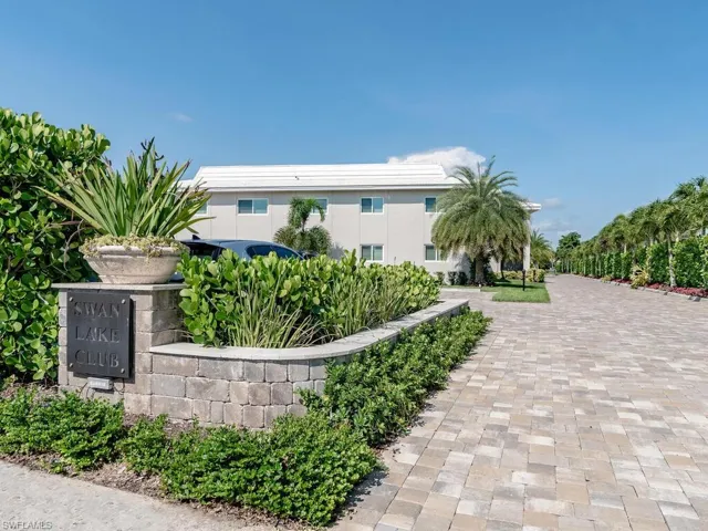 4180  Crayton  RD, Naples, FL 34103