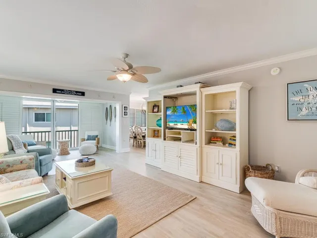 4180  Crayton  RD, Naples, FL 34103
