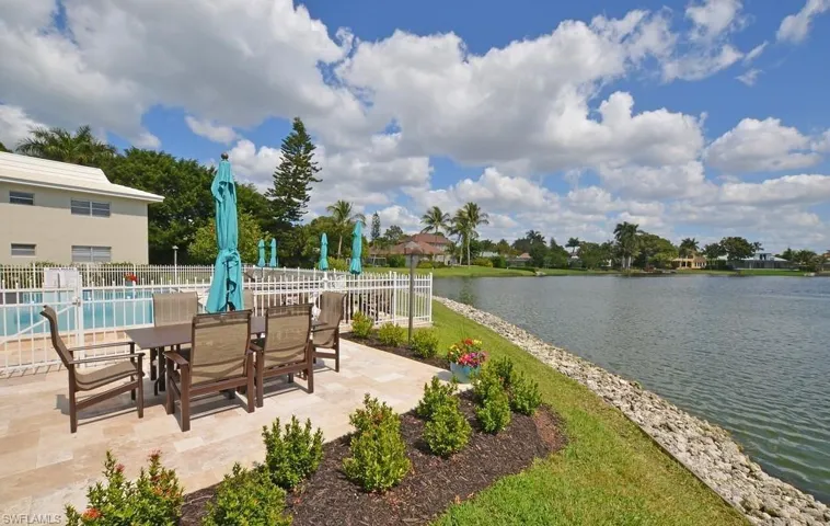 4180  Crayton  RD, Naples, FL 34103