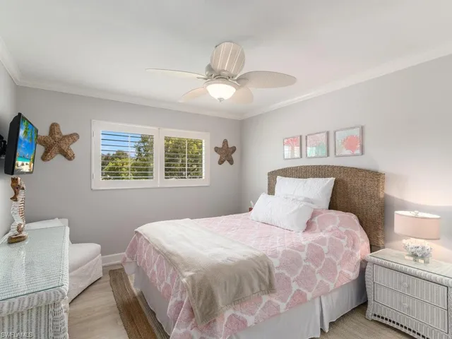 4180  Crayton  RD, Naples, FL 34103