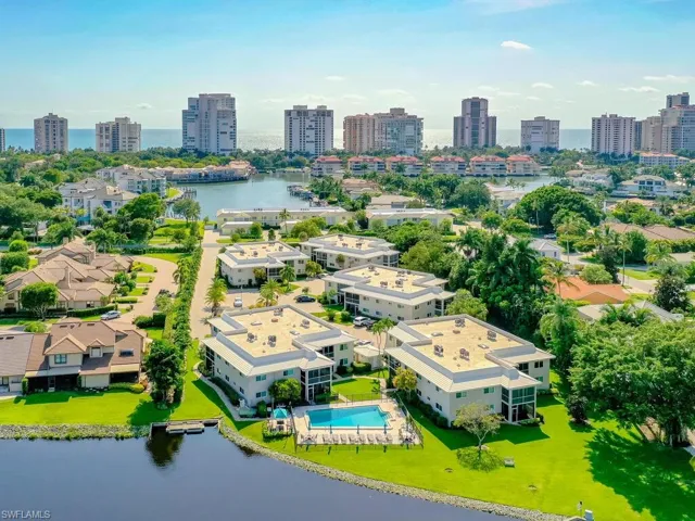4180  Crayton  RD, Naples, FL 34103
