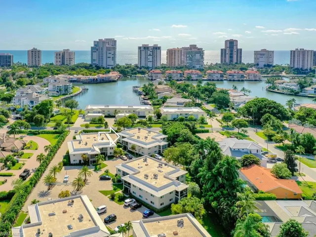 4180  Crayton  RD, Naples, FL 34103