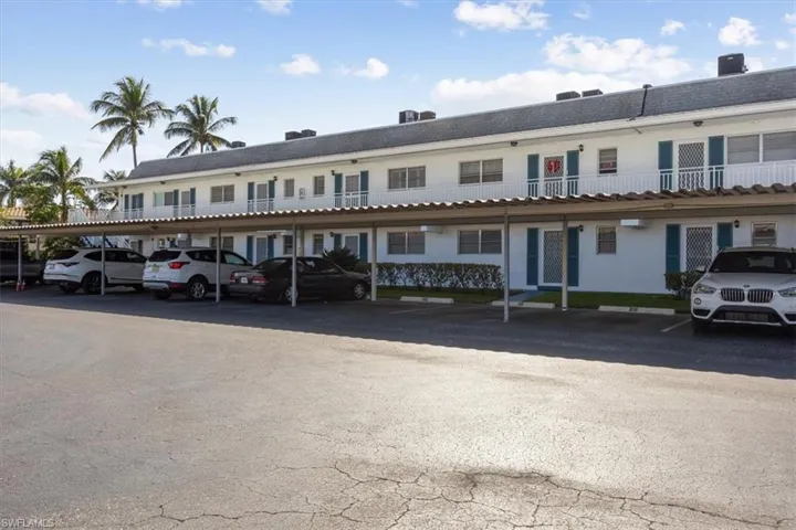 750  Mooring Line  DR, Naples, FL 34102