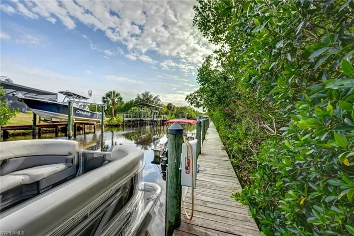 Foxmoor's limited dockage area currently on a wait list. Short boat ride out to the river