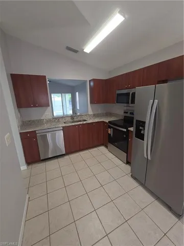 1032 Se 11th St 1, Cape Coral, Florida 33990