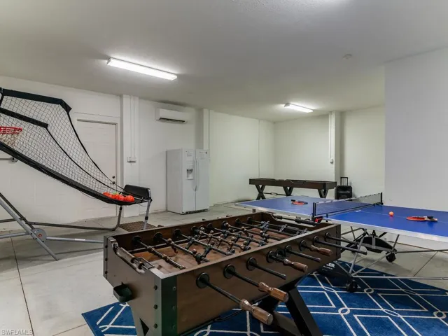 Playroom with a wall unit AC