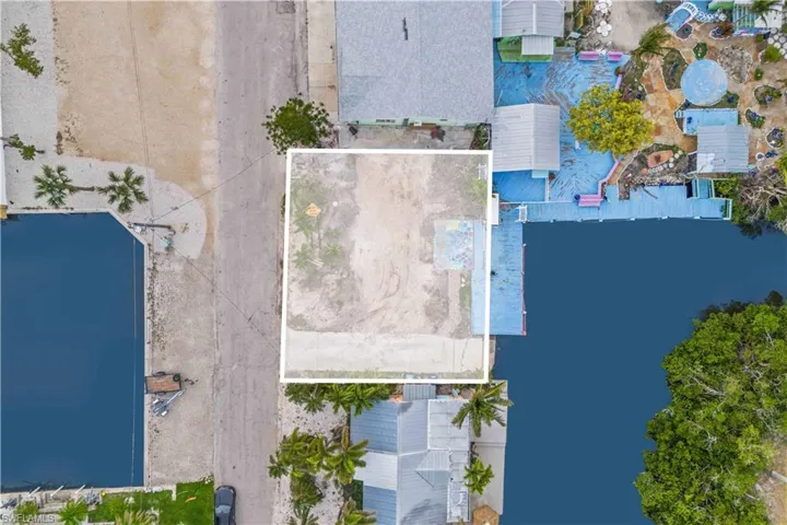 This prime waterfront lot in the heart of Matlacha!