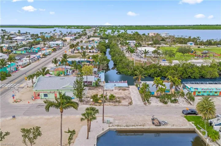 Breathtaking views of Matlacha Pass and the Gulf of Mexico.