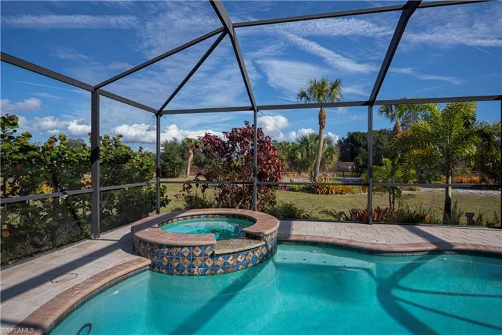 Integrated Hot tub with pool